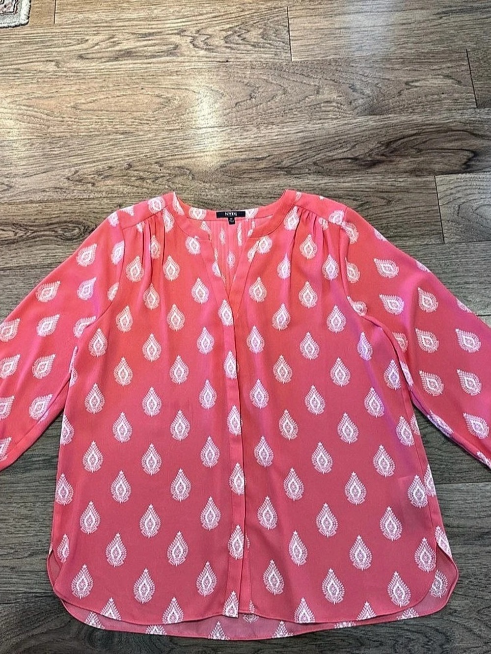NYDJ Becky Blouse Paisley Coral & White Size Medium - Picture 1 of 4